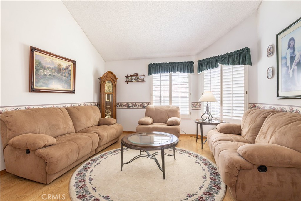 26346 Rainbow Glen Drive Newhall, CA 91321 - Photo 6 of 37