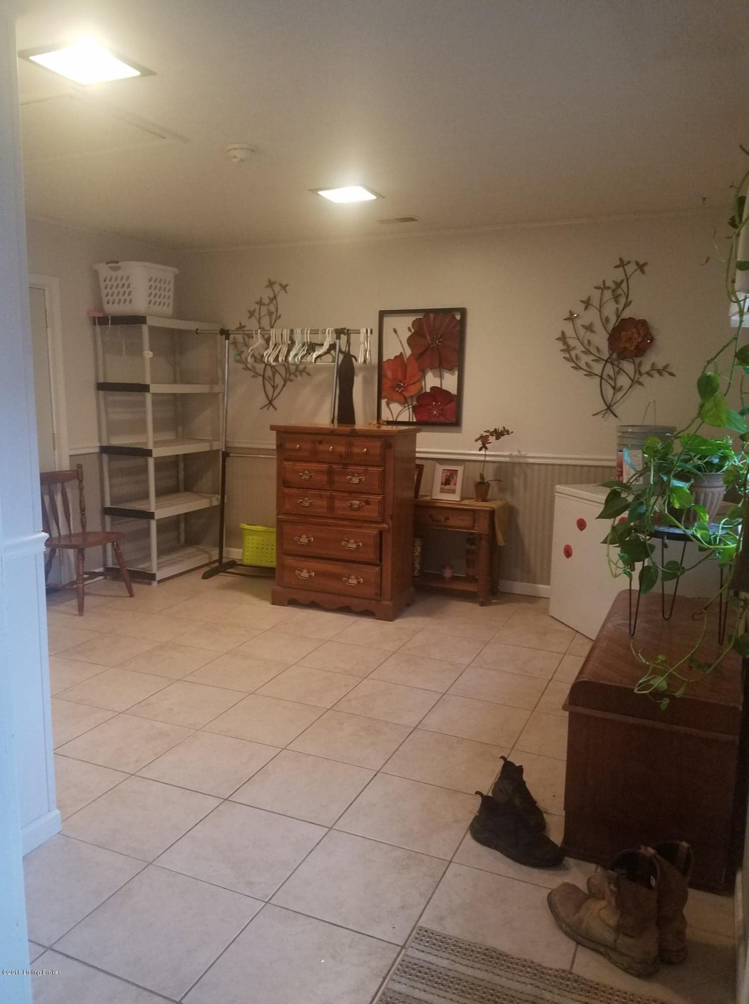3902 Bonavant Road Louisville, KY 40219 - Photo 18 of 18 Den/Play Room/Craft Room