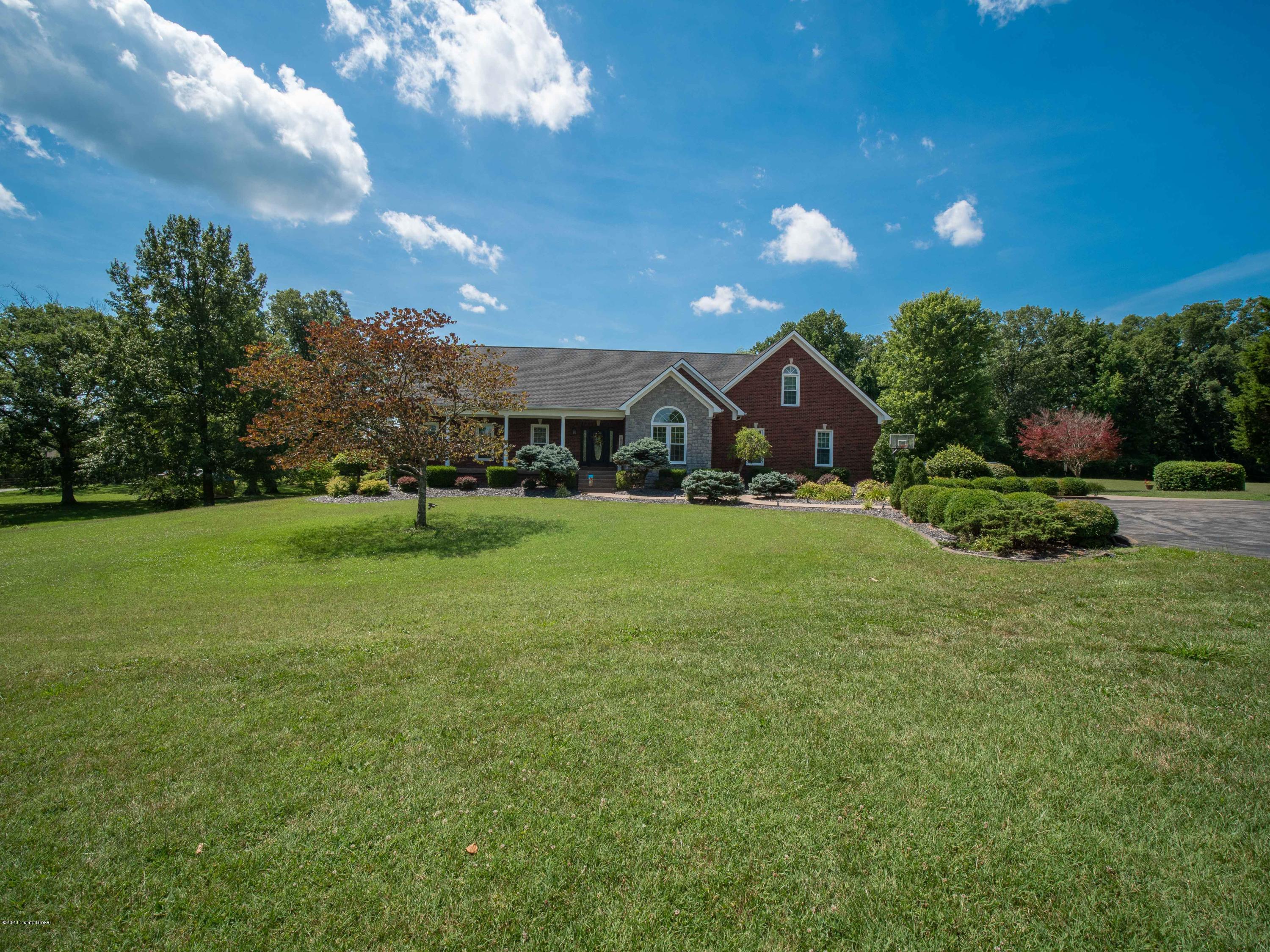 9906 Fairmount Road Louisville, KY 40291 - Photo 2 of 52 Prestine Yard