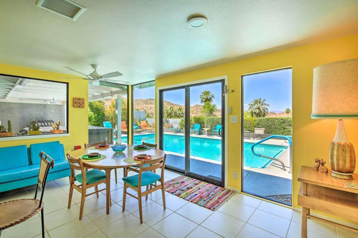 68298 Terrace Road Cathedral City, CA 92234 - Photo 24 of 59 Sunroom looking at pool