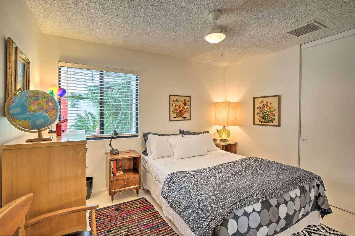 68298 Terrace Road Cathedral City, CA 92234 - Photo 41 of 59 Middle bedroom looking south
