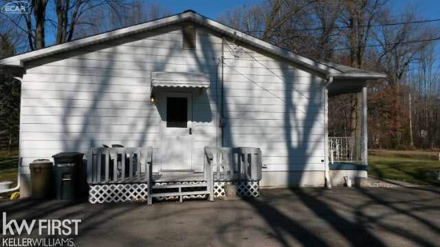 2395 Murphy Road Flint, MI 48504 - Photo 5 of 24 20452841-4.JPG