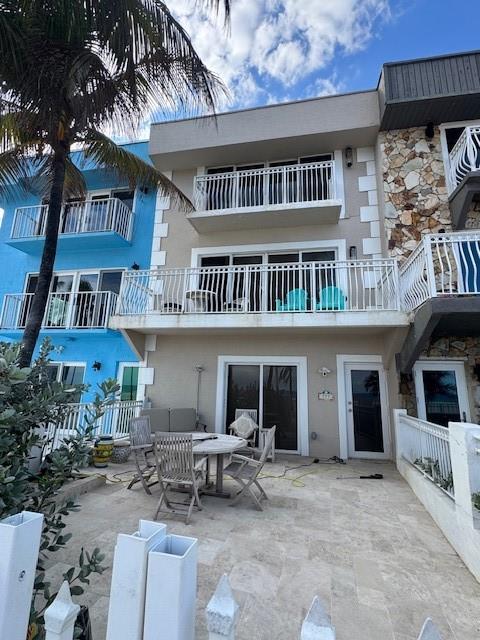 777 South Surf Road, Unit C Hollywood, FL 33019 - Photo 3 of 23 VERY LARGE 3 BED 3 BATH, HURRICANE IMPACT WINDOWS AND DOORS