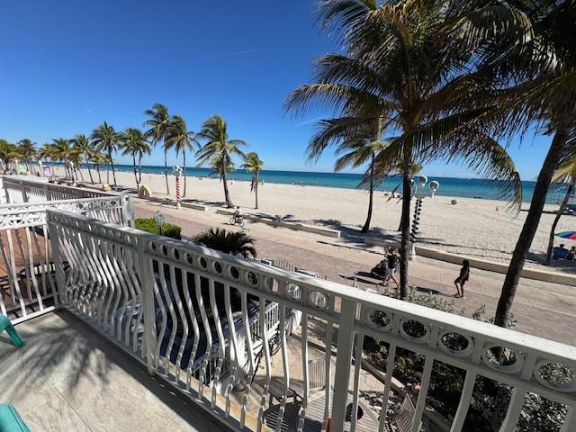 777 South Surf Road, Unit C Hollywood, FL 33019 - Photo 8 of 23 2ND FLOOR BALCONY OFF LIVINGROOM