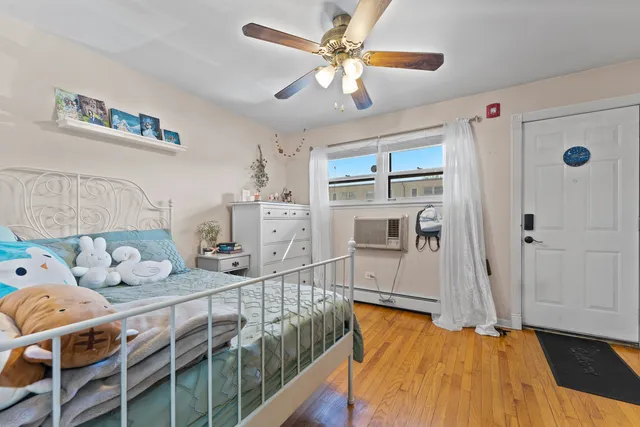 $194,900 | 23 North King Arthur Court, Unit 6, Northlake, IL 60164