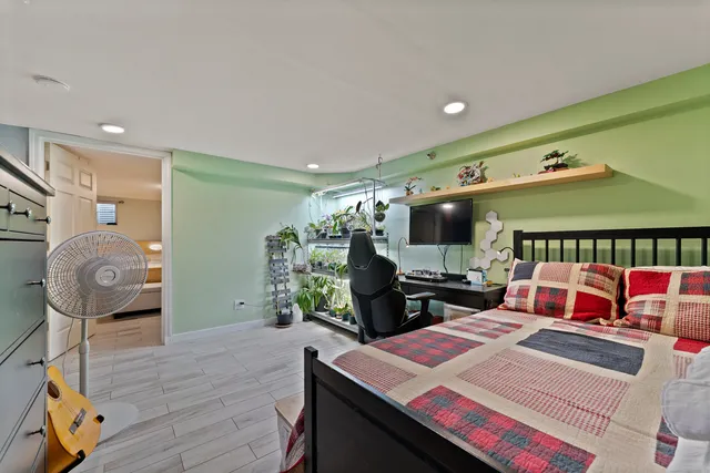 $194,900 | 23 North King Arthur Court, Unit 6, Northlake, IL 60164