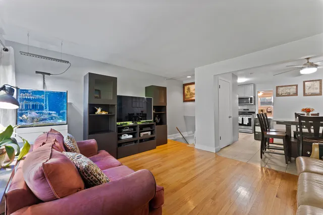 $194,900 | 23 North King Arthur Court, Unit 6, Northlake, IL 60164