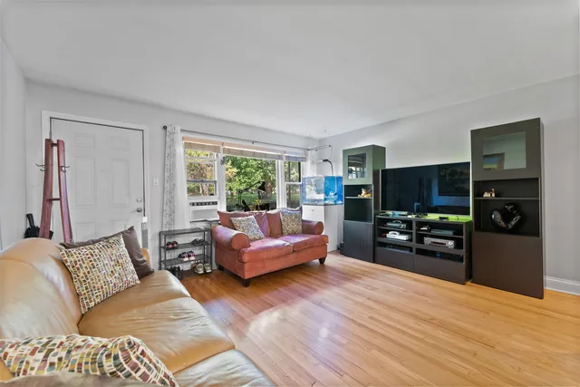 $194,900 | 23 North King Arthur Court, Unit 6, Northlake, IL 60164