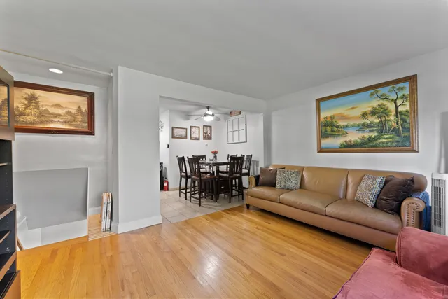 $194,900 | 23 North King Arthur Court, Unit 6, Northlake, IL 60164