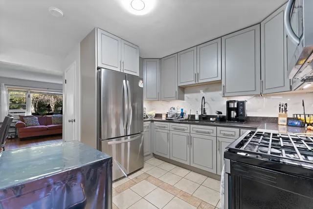 $194,900 | 23 North King Arthur Court, Unit 6, Northlake, IL 60164