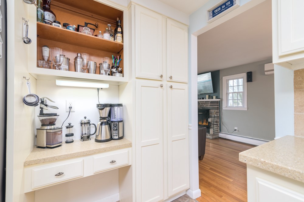 41 Farmland Road Warwick, RI 02889 - Photo 12 of 38 Gallery Image 12