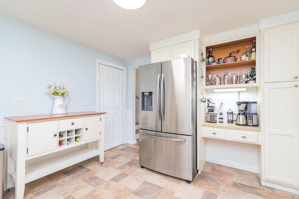 41 Farmland Road Warwick, RI 02889 - Photo 13 of 38 Gallery Image 13