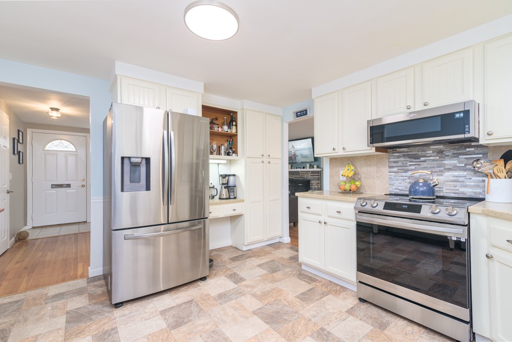 41 Farmland Road Warwick, RI 02889 - Photo 14 of 38 Gallery Image 14