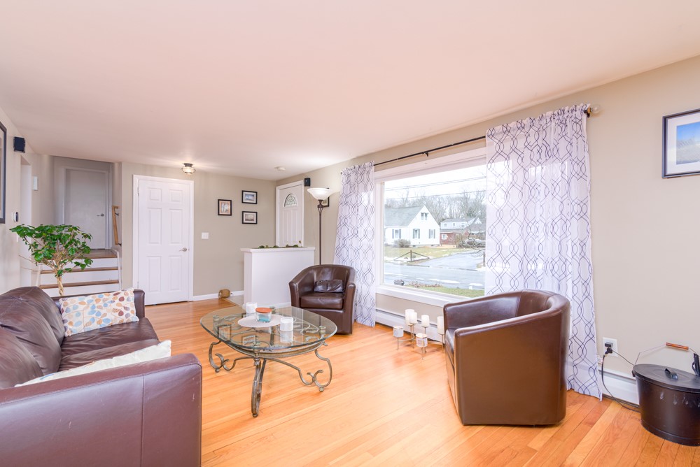 41 Farmland Road Warwick, RI 02889 - Photo 8 of 38 Gallery Image 8