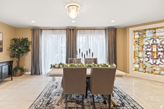 460 Omni Point Road Central Valley, UT 84754 - Photo 33 of 101 Spacious room featuring a decorative stained-glass window, recessed lighting, and a contemporary chandelier