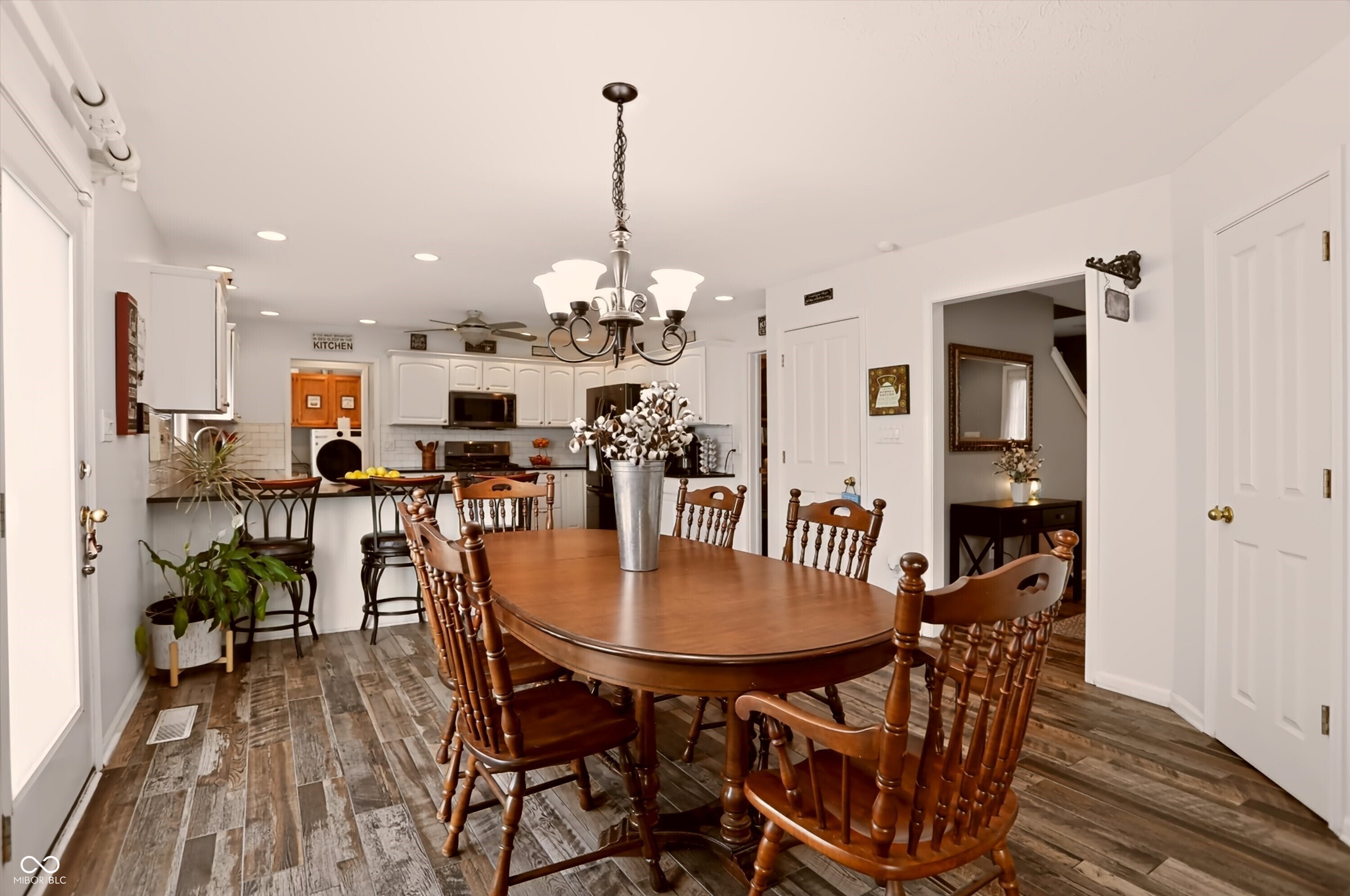 1555 Connemara Road Indianapolis, IN 46217 - Photo 17 of 65 Gallery Image 17