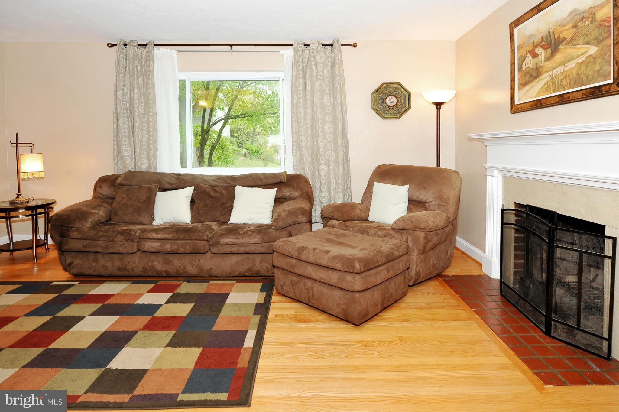 9602 Dilston Road Silver Spring, MD 20903 - Photo 3 of 20 Living Room