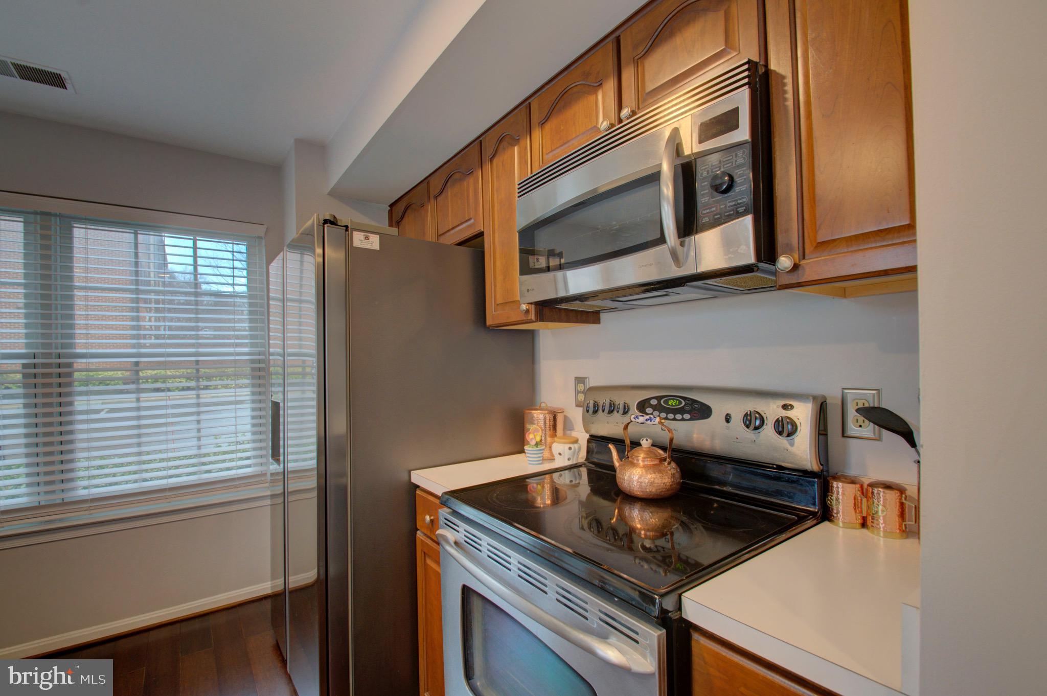 304 Ridgepoint Place, Unit 12 Gaithersburg, MD 20878 - Photo 19 of 45 Kitchen
