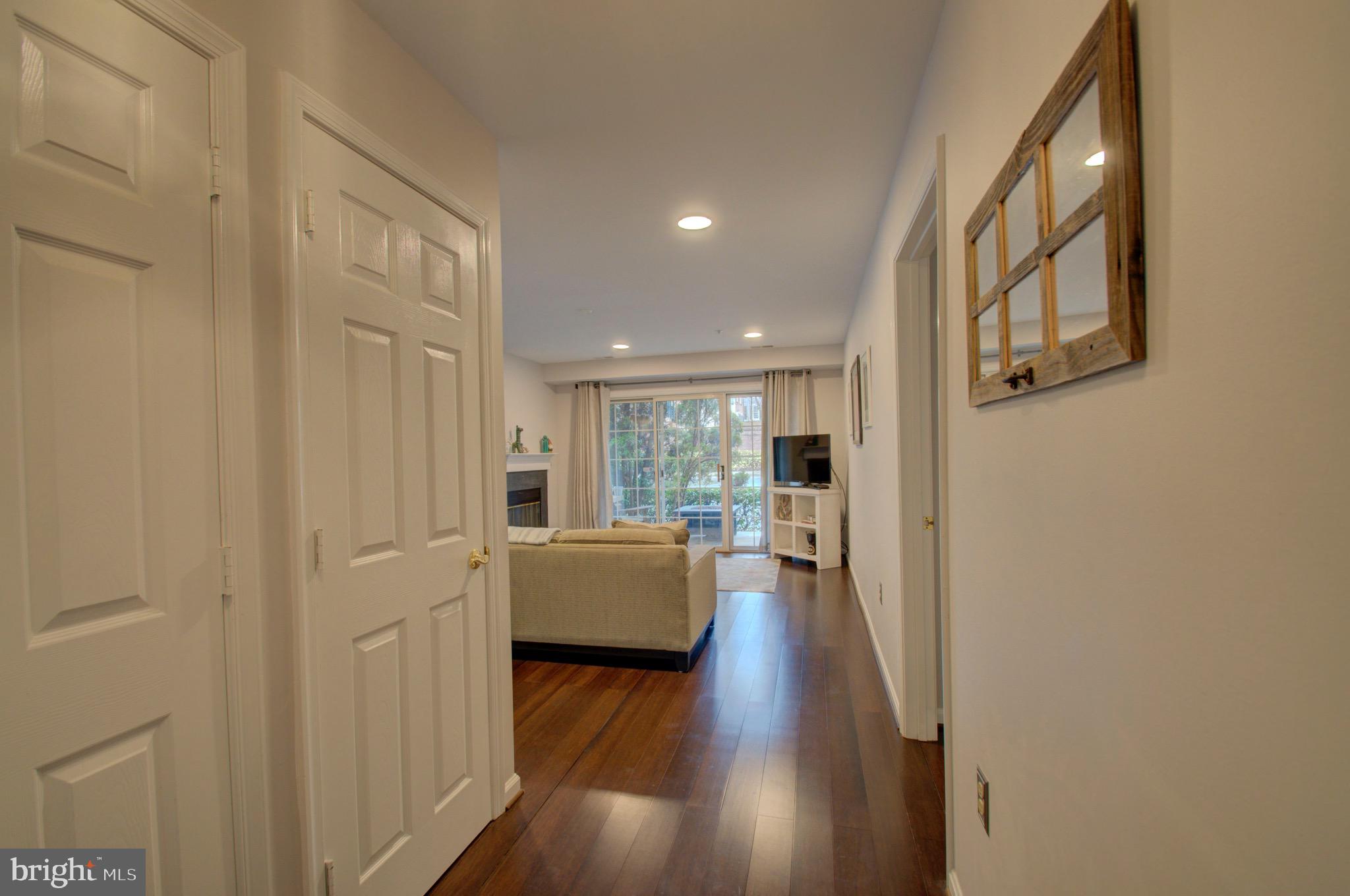 304 Ridgepoint Place, Unit 12 Gaithersburg, MD 20878 - Photo 4 of 45 Living area