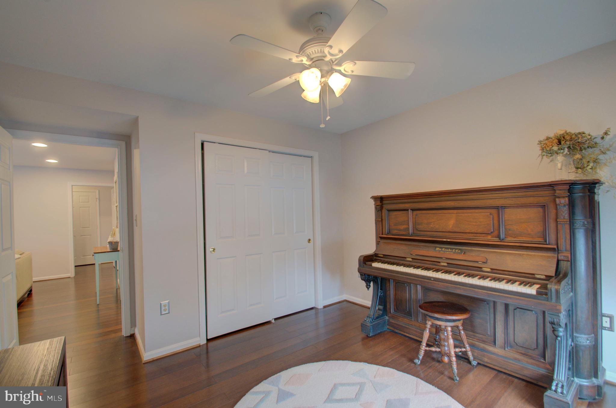 304 Ridgepoint Place, Unit 12 Gaithersburg, MD 20878 - Photo 33 of 45 Bedroom