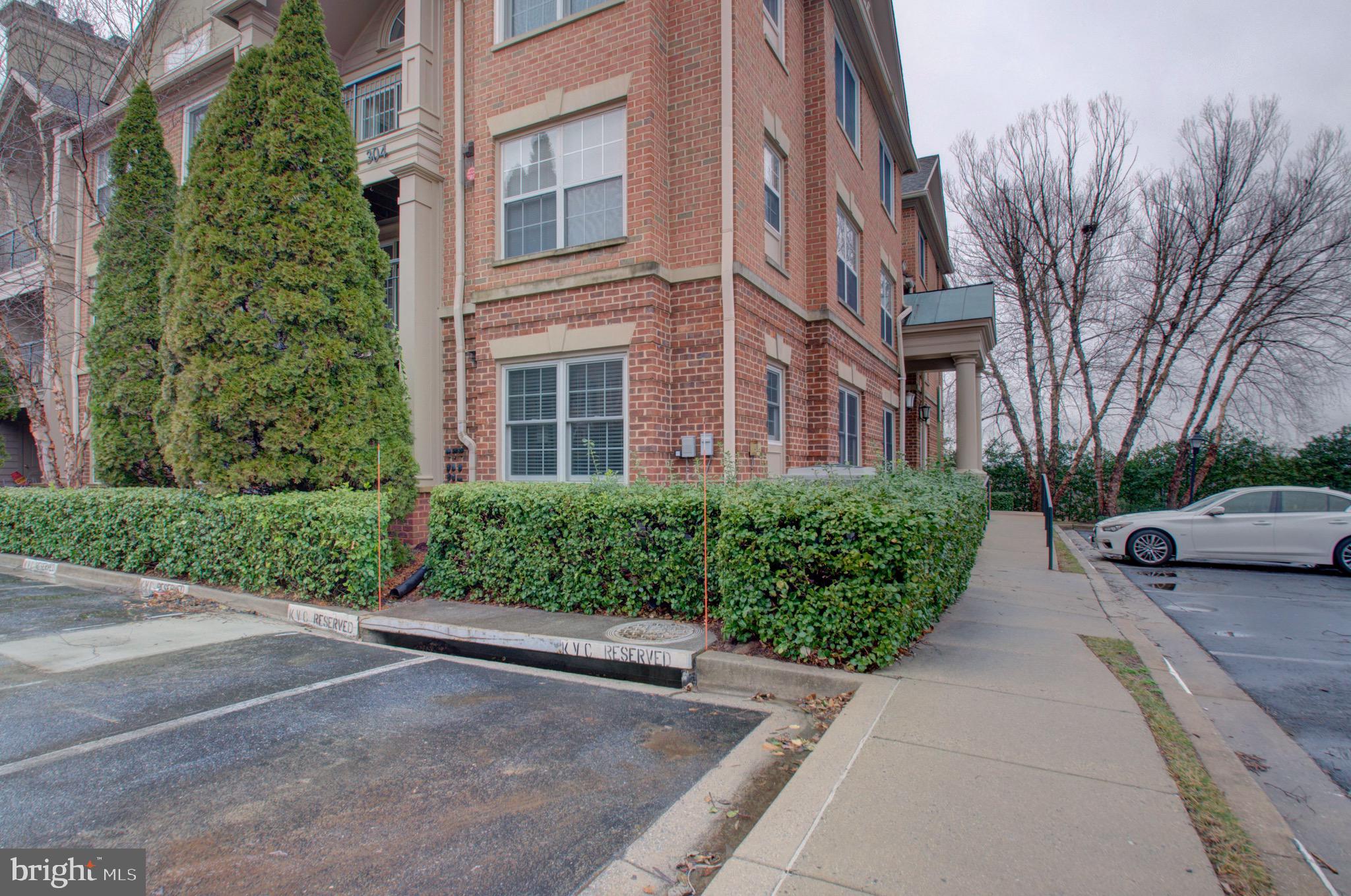 304 Ridgepoint Place, Unit 12 Gaithersburg, MD 20878 - Photo 42 of 45 Exterior