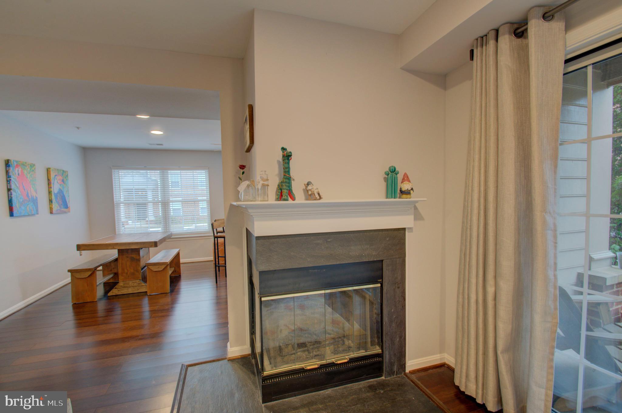 304 Ridgepoint Place, Unit 12 Gaithersburg, MD 20878 - Photo 9 of 45 Living Area
