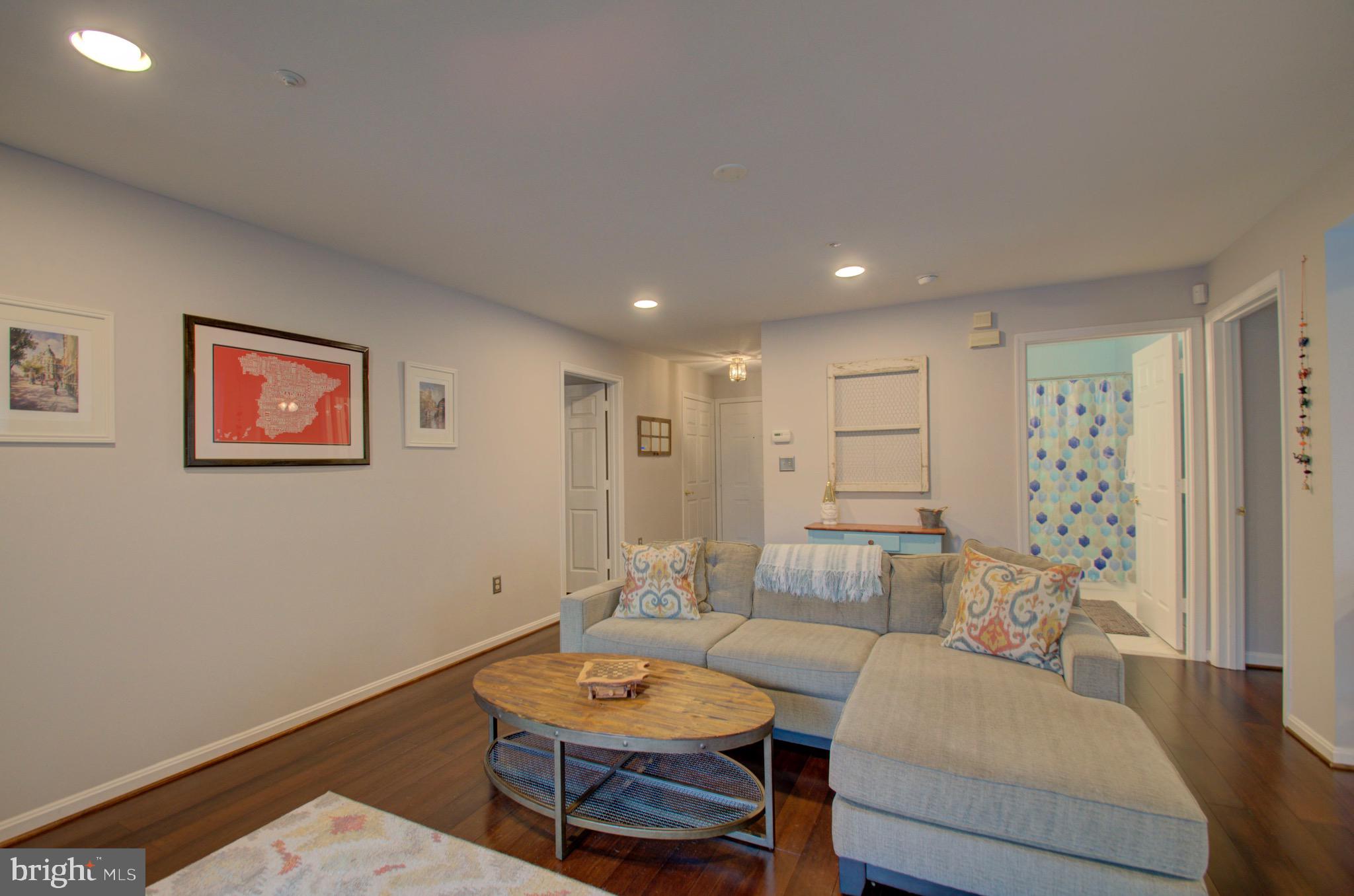 304 Ridgepoint Place, Unit 12 Gaithersburg, MD 20878 - Photo 10 of 45 Living Area