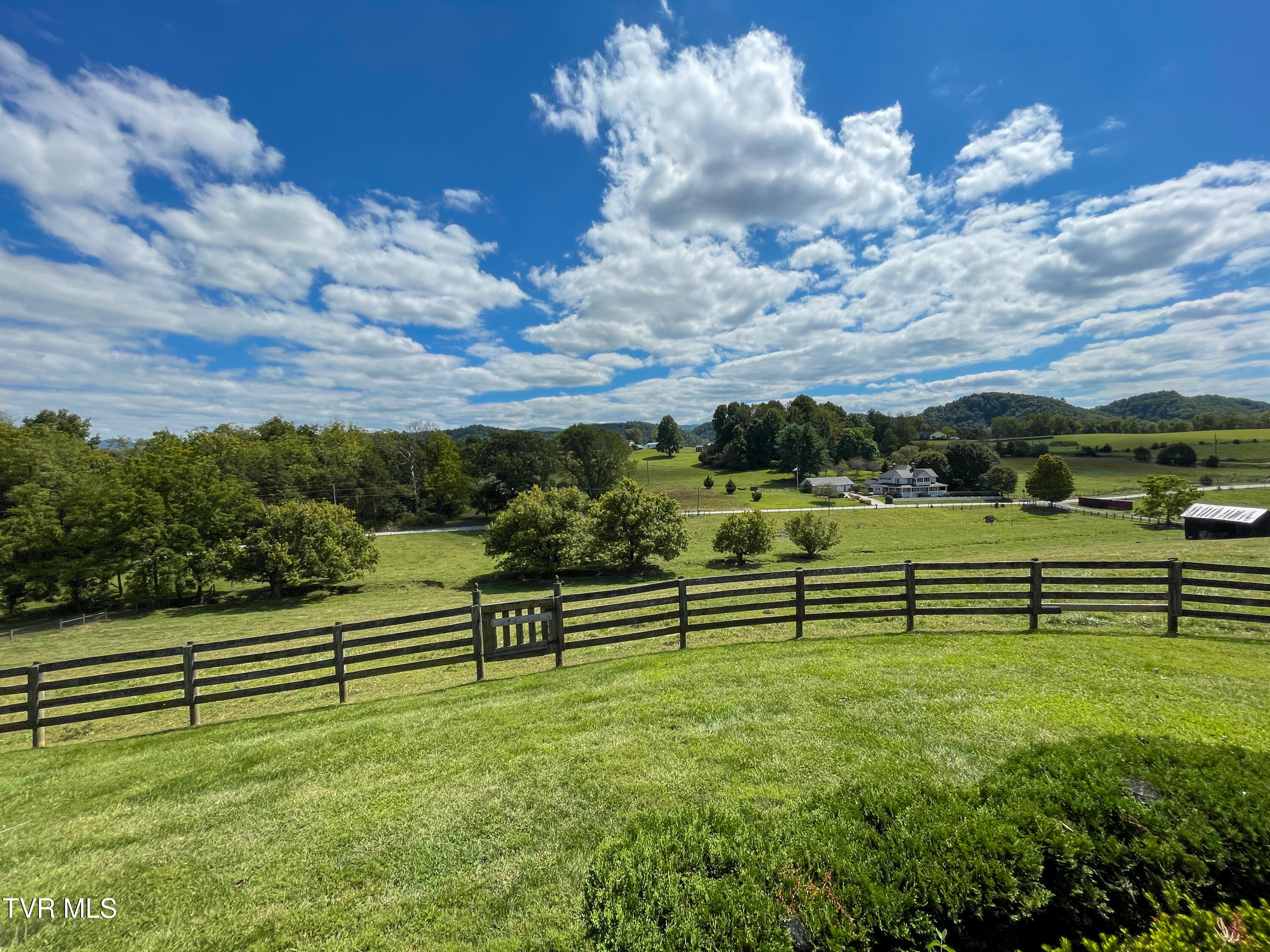 15445 Coventry Lane Glade Spring, VA 24340 - Photo 18 of 39 IMG_1791~photo