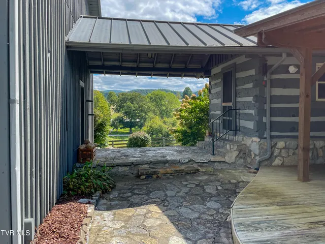 $535,000 | 15445 Coventry Lane, Glade Spring, VA 24340