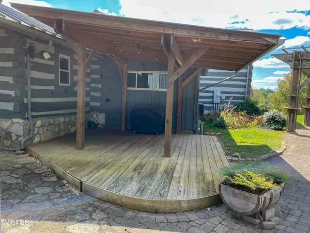 $535,000 | 15445 Coventry Lane, Glade Spring, VA 24340