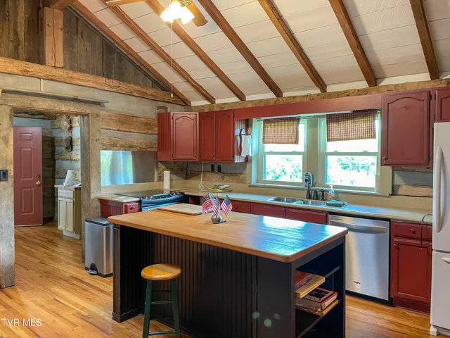 $535,000 | 15445 Coventry Lane, Glade Spring, VA 24340