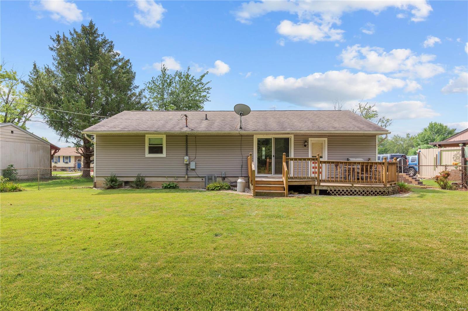 226 Pine Ridge Drive Godfrey, IL 62035 - Photo 2 of 20 Gallery Image 2