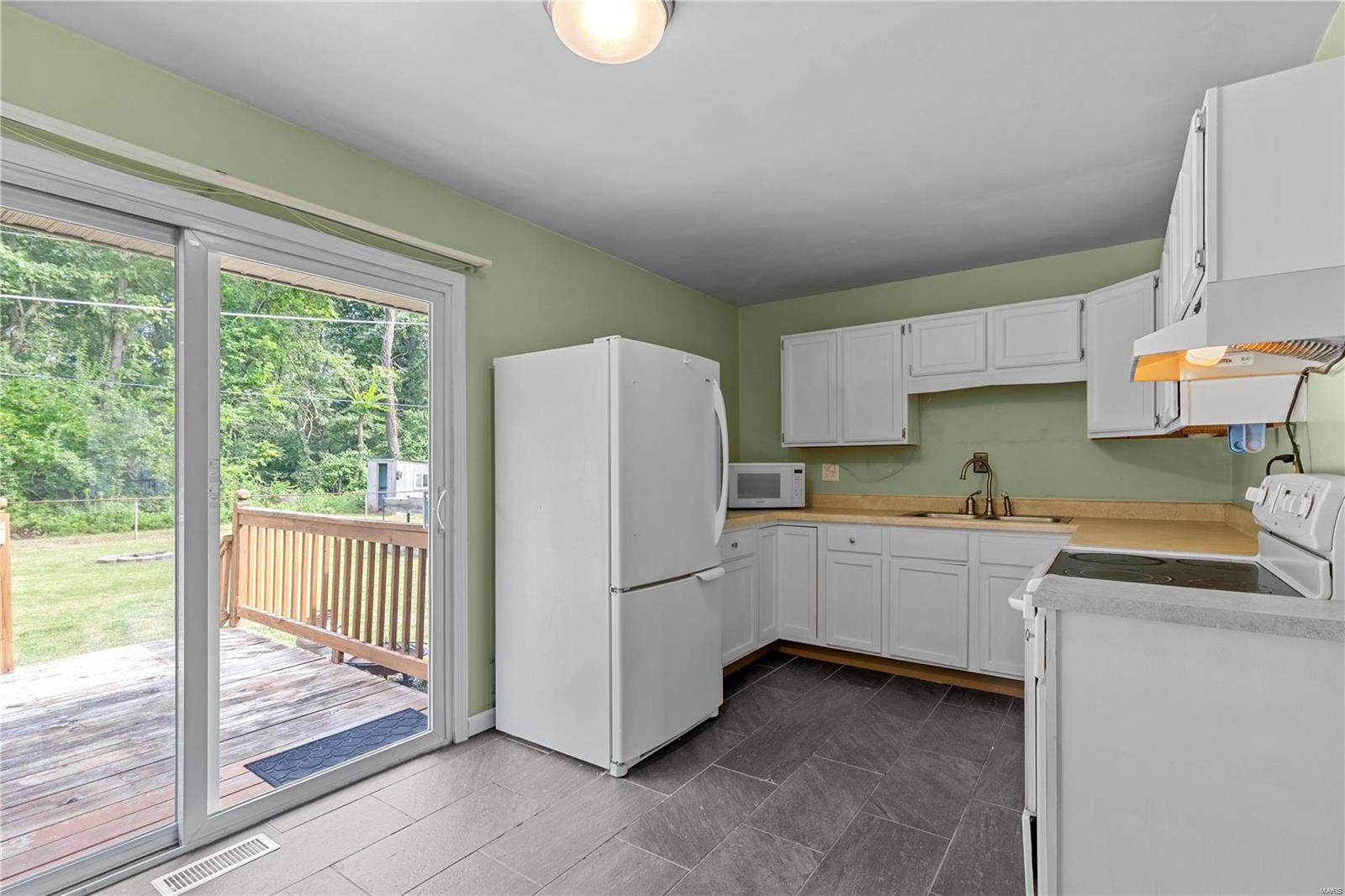 226 Pine Ridge Drive Godfrey, IL 62035 - Photo 7 of 20 Gallery Image 7