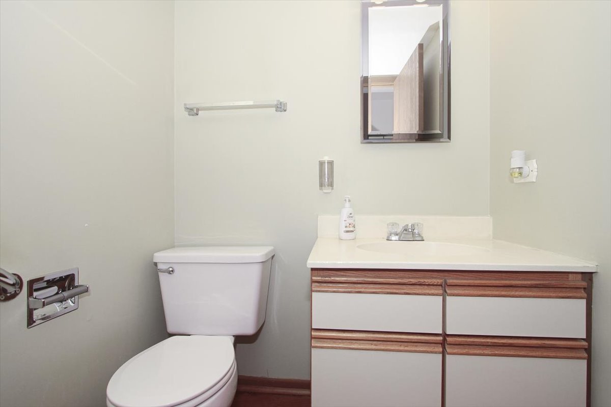 1738 Ranchview Drive Naperville, IL 60565 - Photo 15 of 25 Gallery Image 15