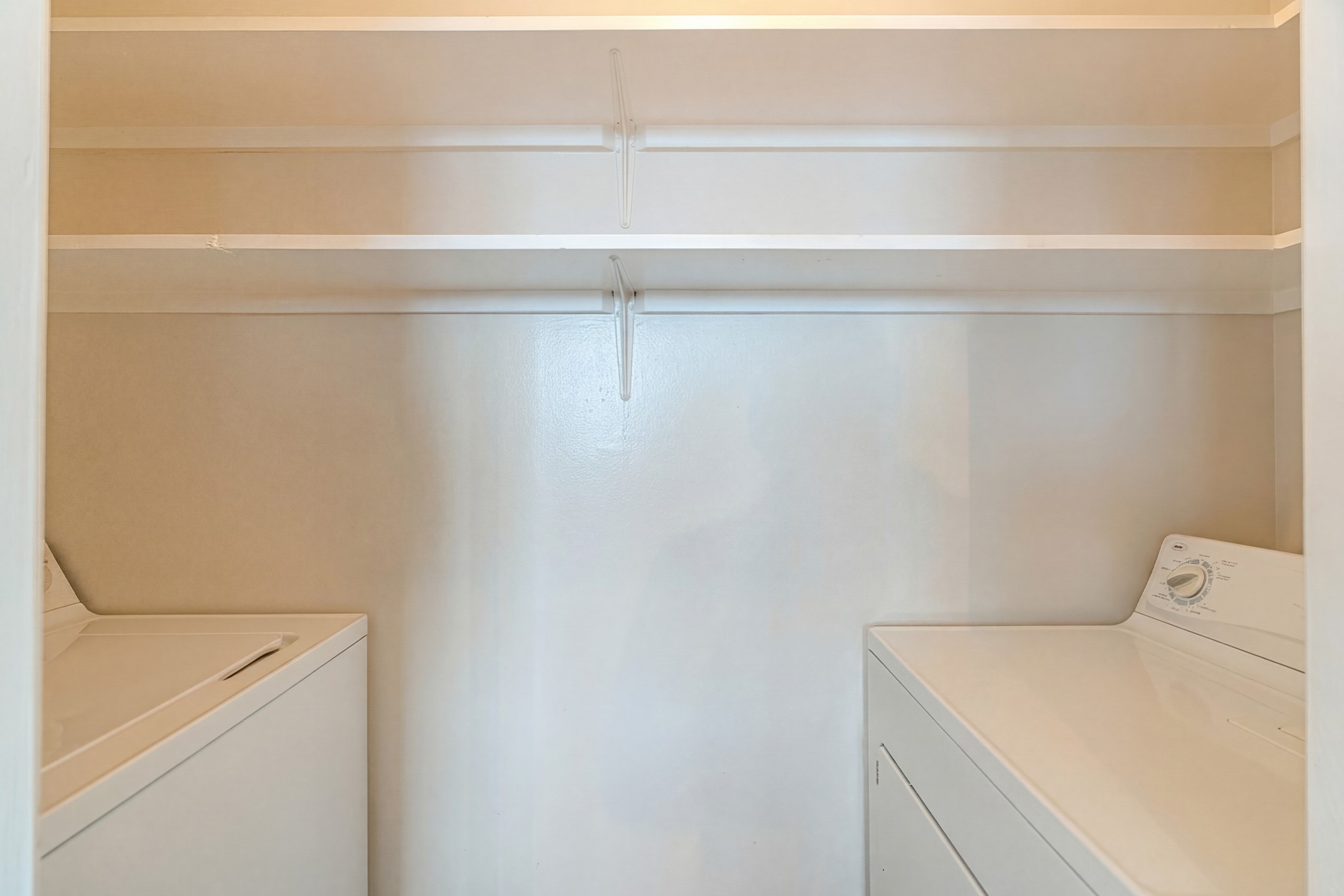 3525 Sage Road, Unit 1016 Houston, TX 77056 - Photo 42 of 42 a utility room with dryer and washer