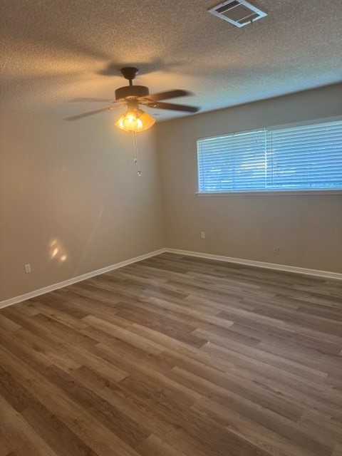 6026 Coral Ridge Road Houston, TX 77069 - Photo 29 of 34 3rd bedroom