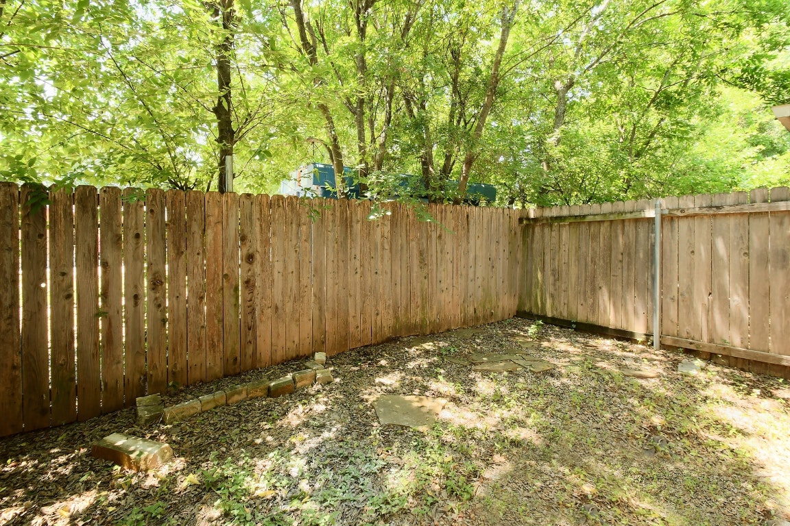 1704 East M. Franklin Avenue, Unit B Austin, TX 78721 - Photo 24 of 26 a view of wooden fence
