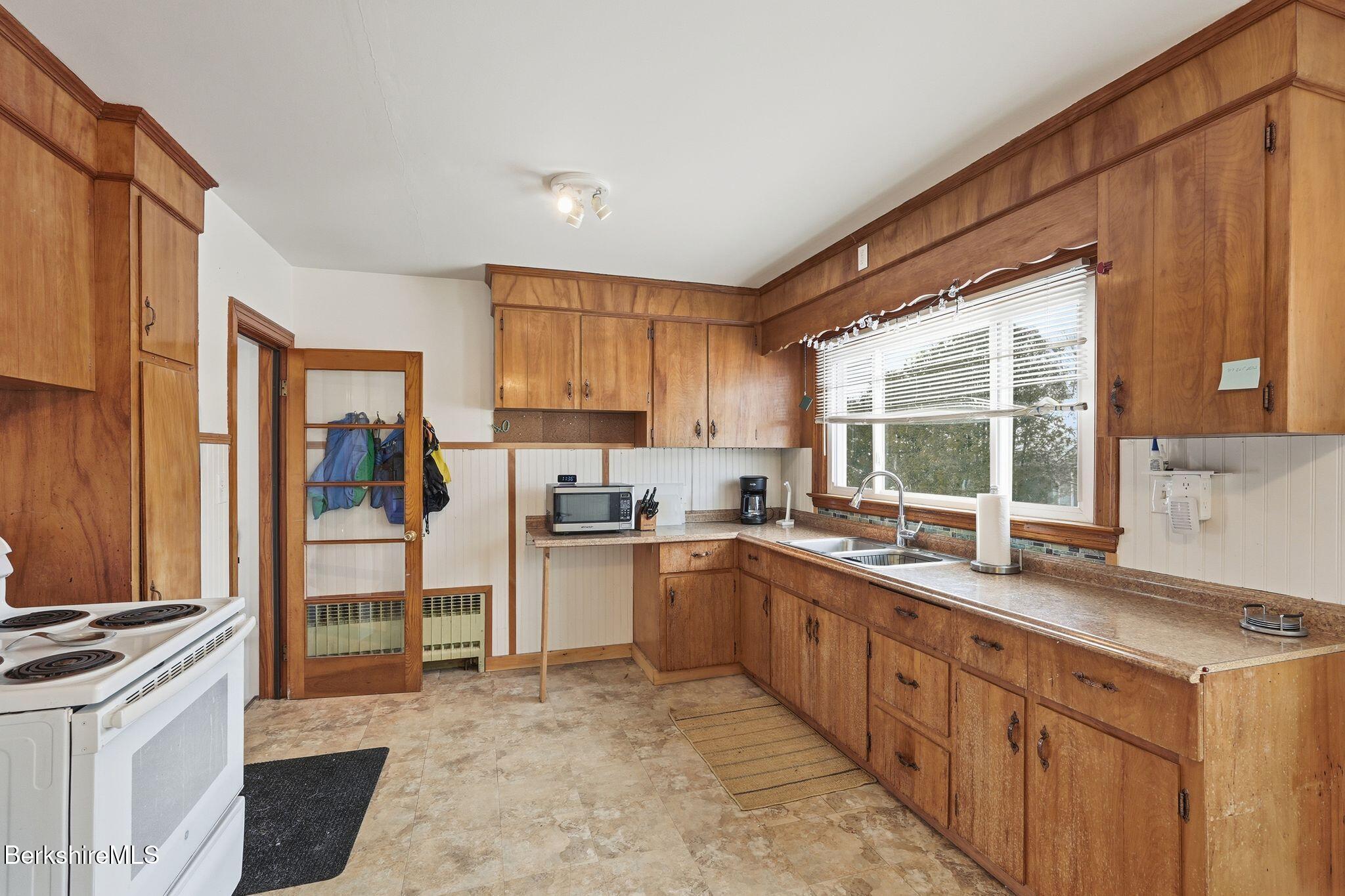 40 Victory Terrace Adams, MA 01220 - Photo 7 of 26 40 Victory Terrace, Adams, MA 054