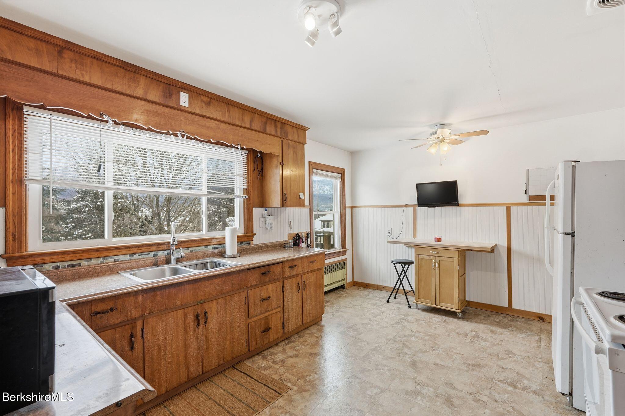 40 Victory Terrace Adams, MA 01220 - Photo 9 of 26 40 Victory Terrace, Adams, MA 064