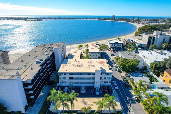 $1,545,000 | 3920 Riviera Drive, Unit U, San Diego, CA 92109