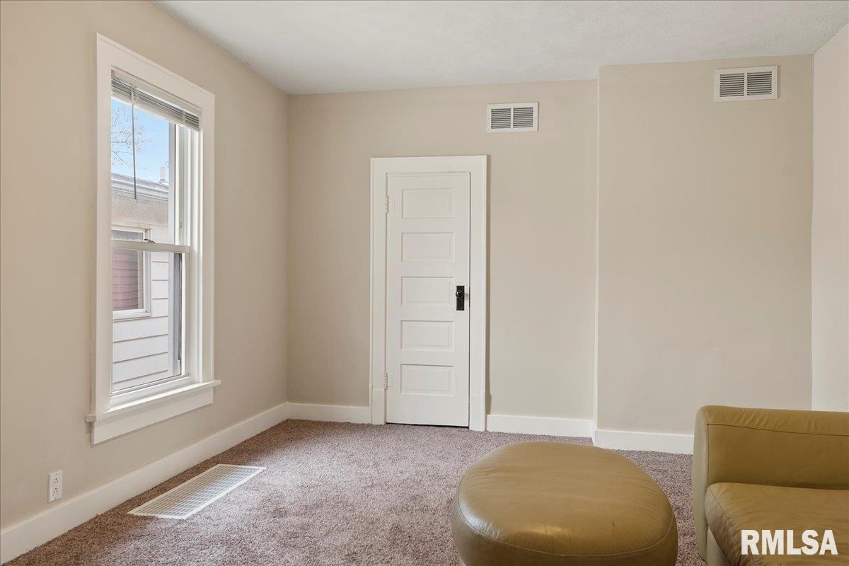 1020 West Elliott Avenue Springfield, IL 62702 - Photo 11 of 26 Gallery Image 11