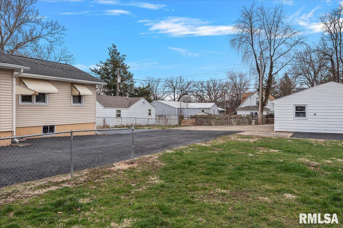 1020 West Elliott Avenue Springfield, IL 62702 - Photo 23 of 26 Gallery Image 23