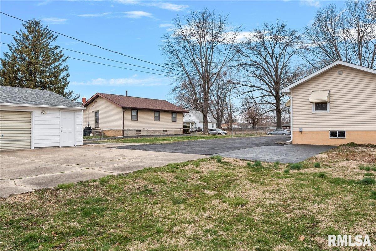 1020 West Elliott Avenue Springfield, IL 62702 - Photo 25 of 26 Gallery Image 25