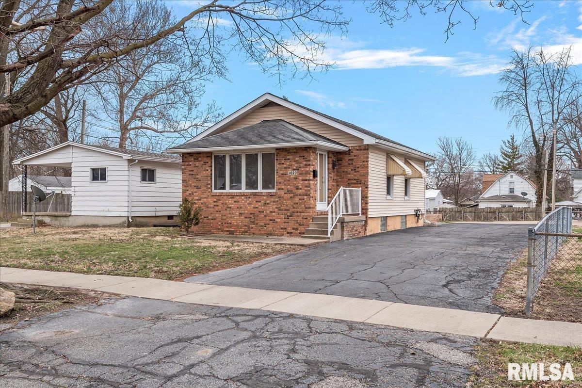 1020 West Elliott Avenue Springfield, IL 62702 - Photo 3 of 26 Gallery Image 3