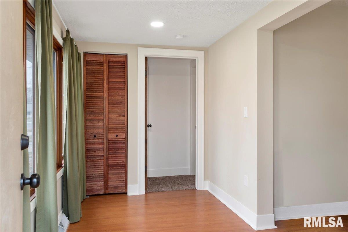 1020 West Elliott Avenue Springfield, IL 62702 - Photo 5 of 26 Gallery Image 5