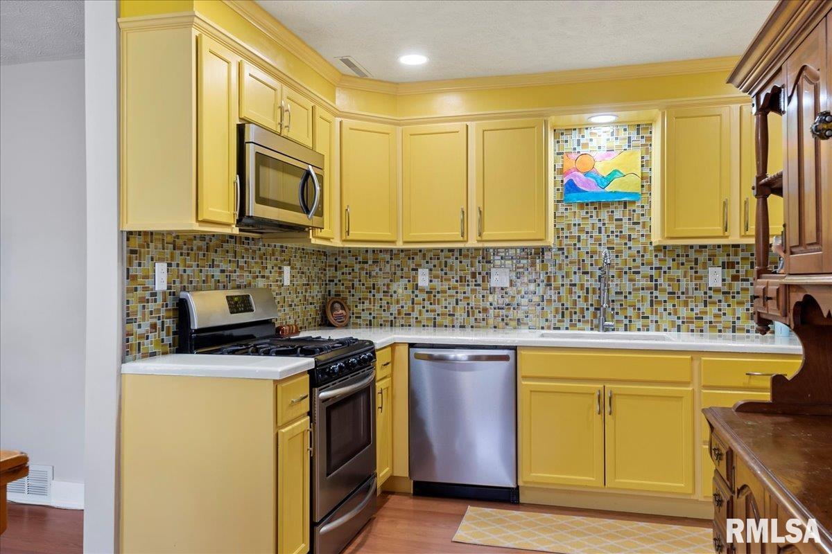 1020 West Elliott Avenue Springfield, IL 62702 - Photo 8 of 26 Gallery Image 8
