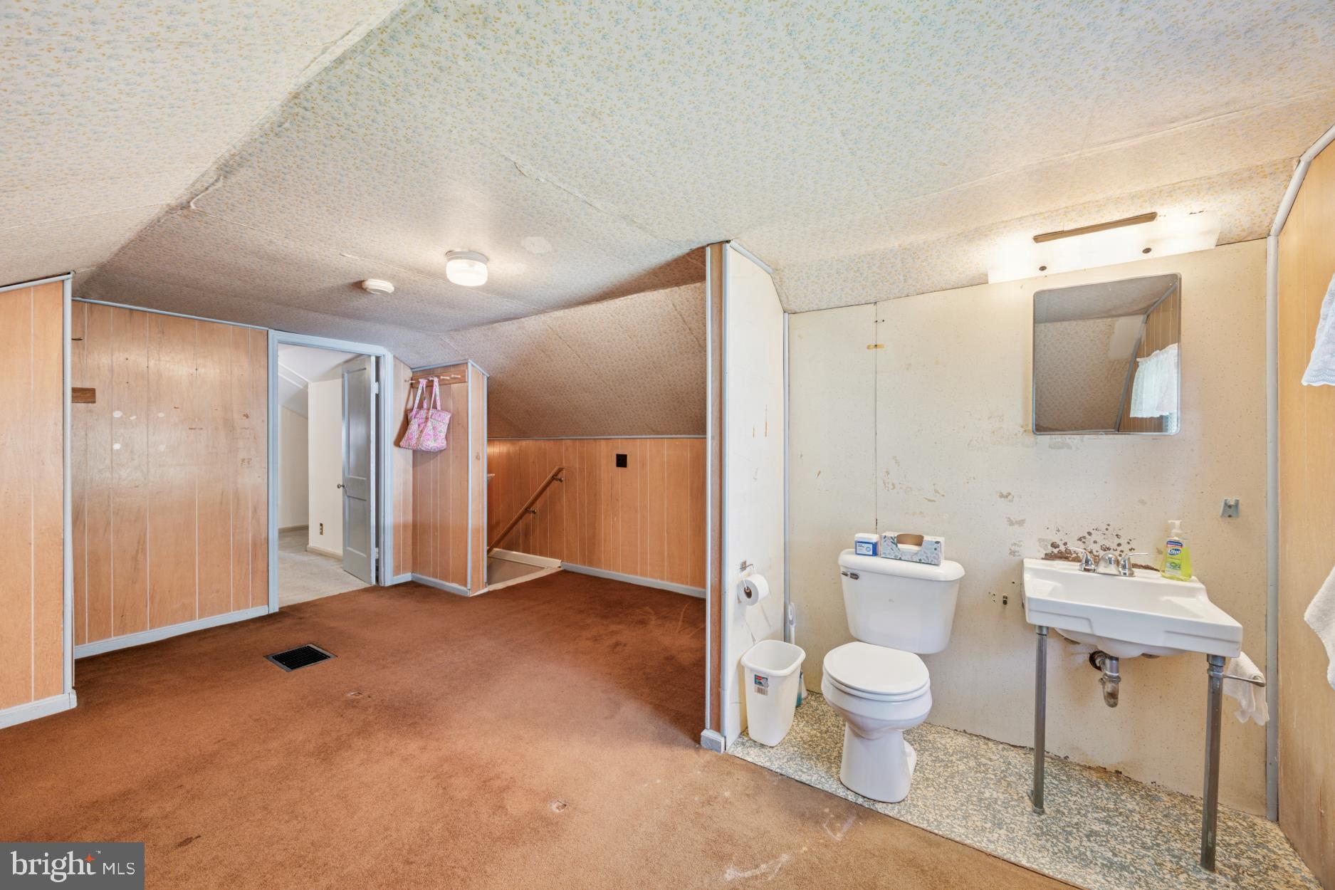 39 Stoney Run Road Wilmington, DE 19809 - Photo 21 of 28 Third bedroom with powder room