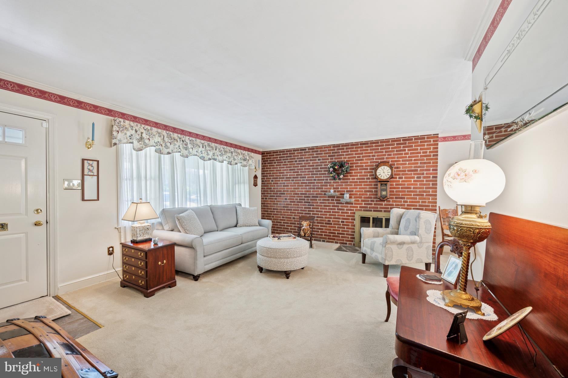 39 Stoney Run Road Wilmington, DE 19809 - Photo 4 of 28 Living Room