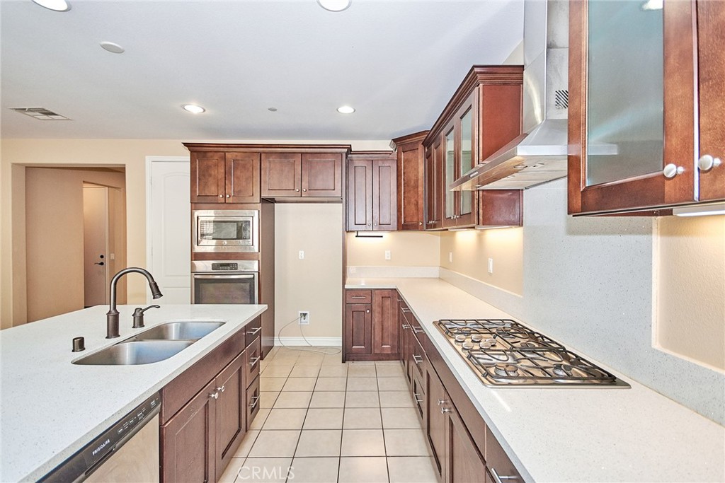 9780 La Vine Court Rancho Cucamonga, CA 91701 - Photo 12 of 38