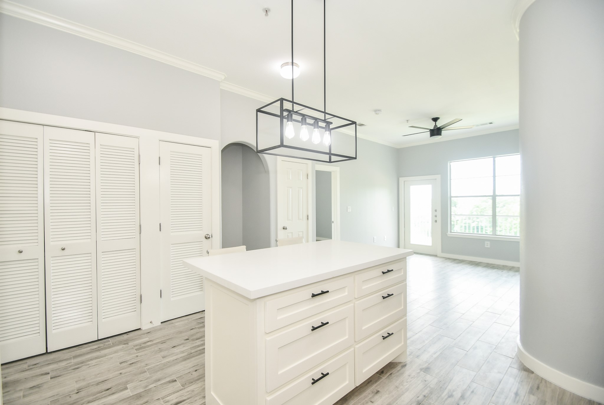 1441 East Street, Unit 302 Houston, TX 77007 - Photo 13 of 32 Beautiful New Wood Look Tile Floors